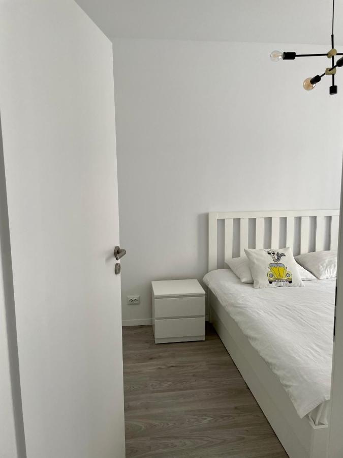 Cozy 1 Bedroom Apartment Oradea Exterior photo